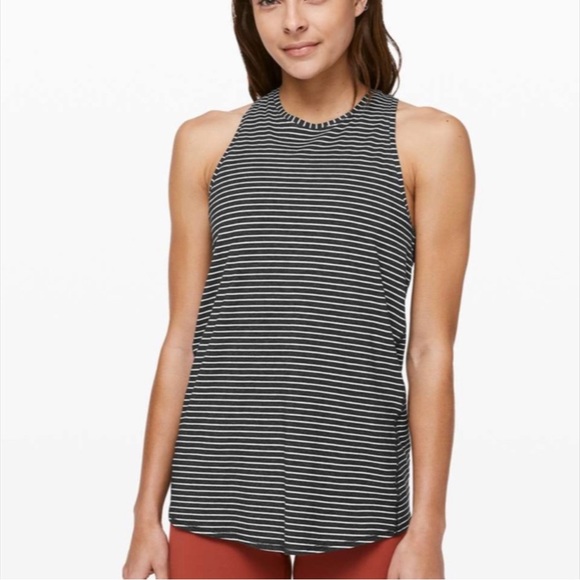 SOLD!!!2 pieces Excellent condition Lululemon “All Tied Up” tank, size 6. - Picture 4 of 9